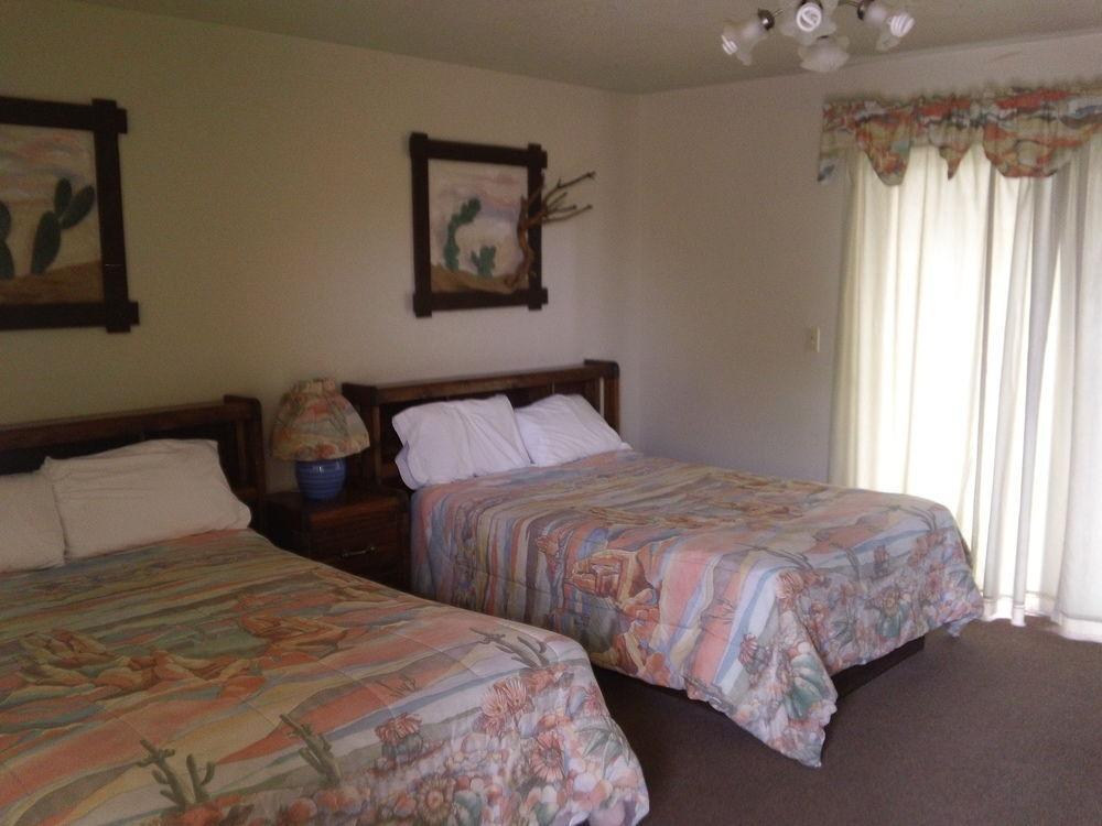Bonnie Springs Ranch Motel Blue Diamond Exterior photo