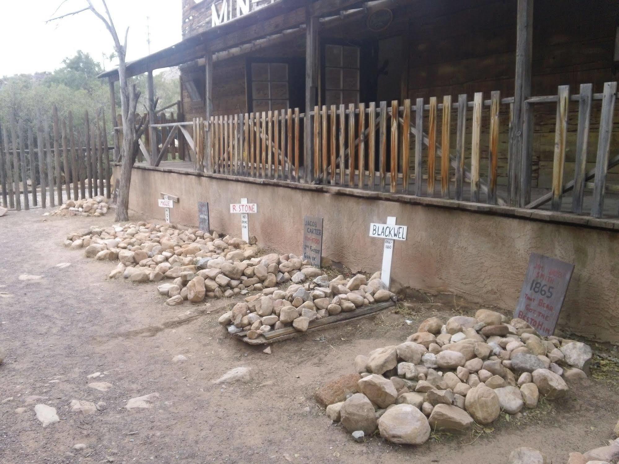 Bonnie Springs Ranch Motel Blue Diamond Exterior photo